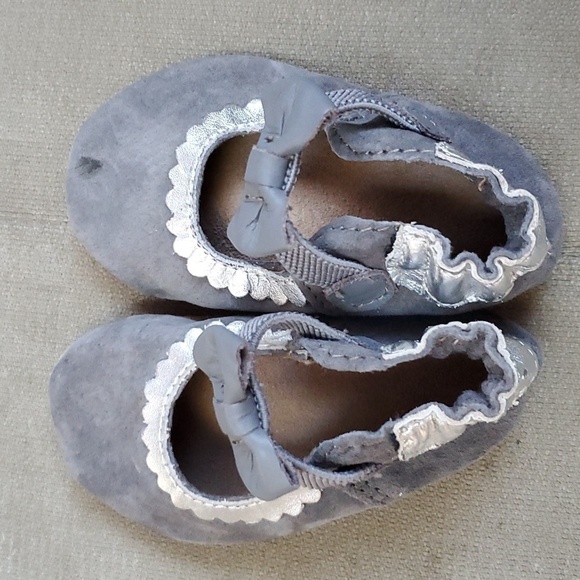 Robeez scallop suede Mary jane crib shoes - Picture 5 of 6